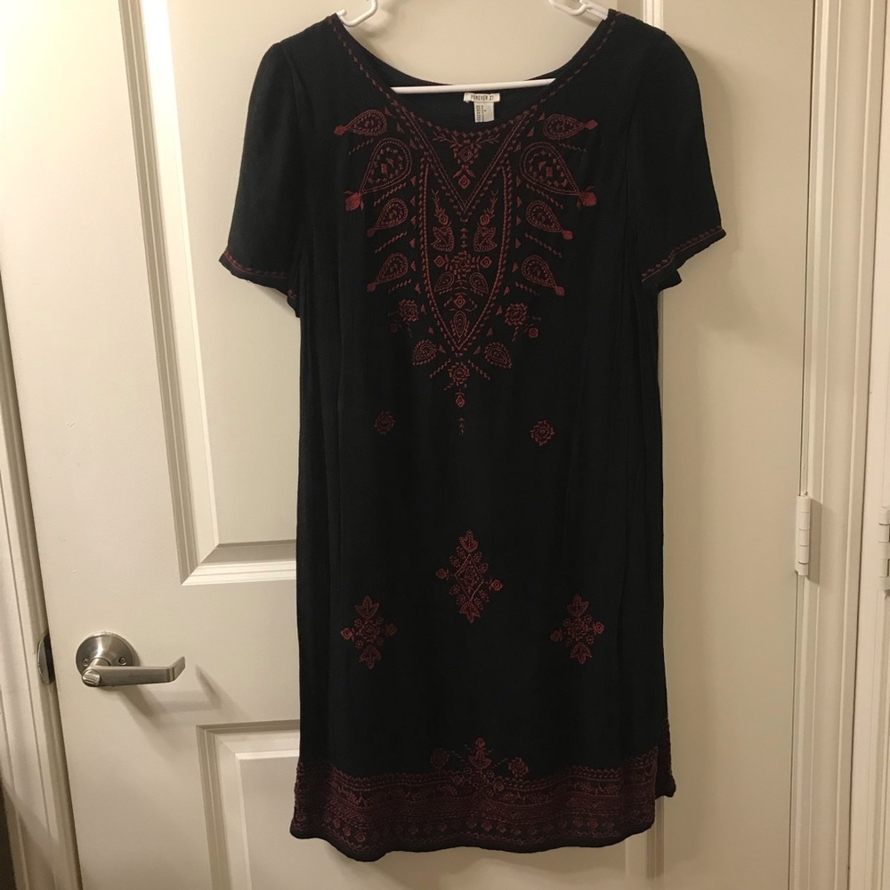Black and Red Short Sleeve Dress